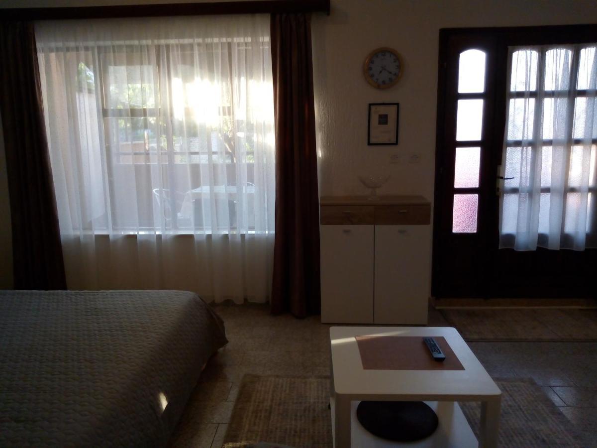 Apartmani Alma Пула Екстериор снимка