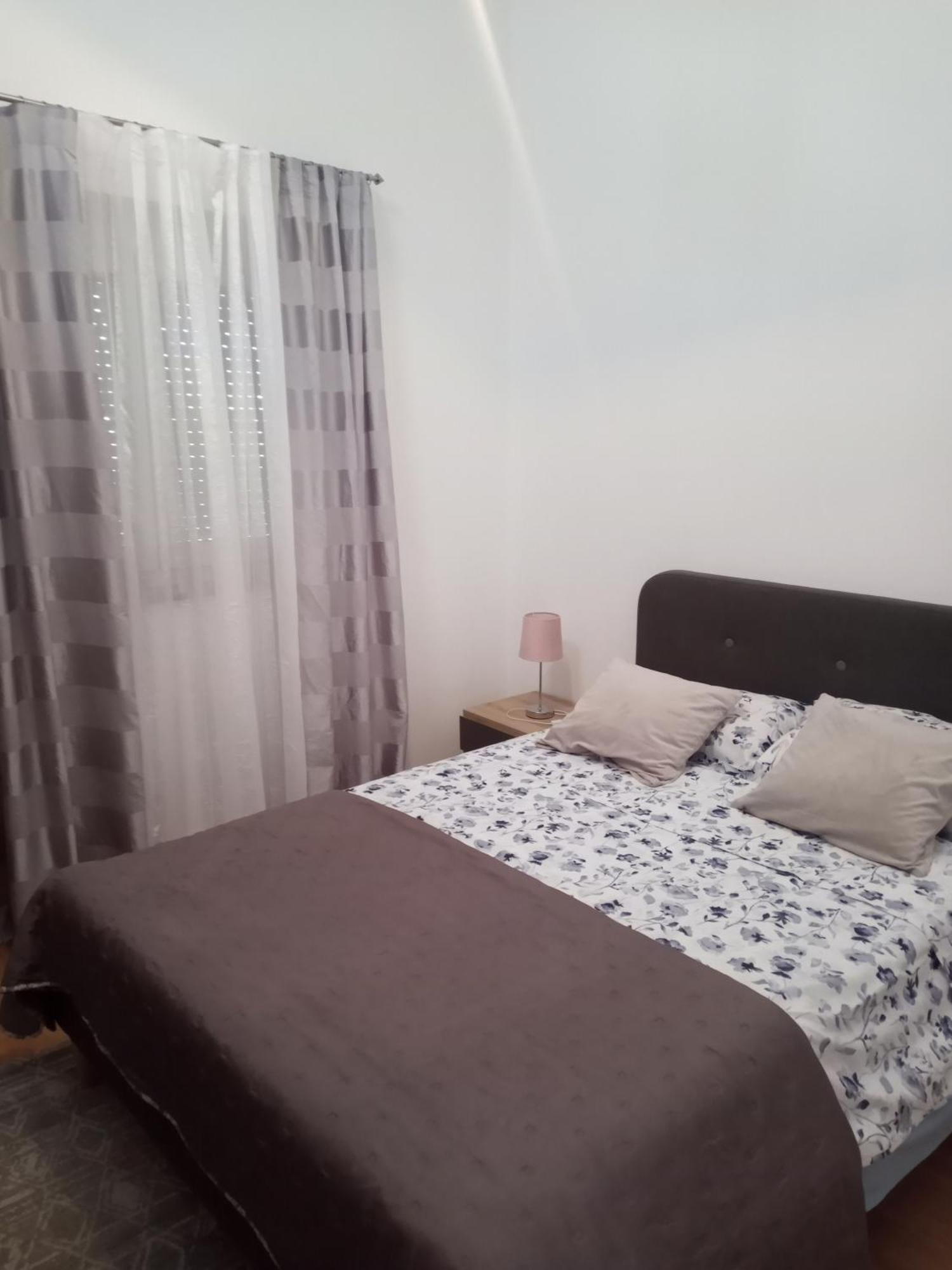 Apartmani Alma Пула Екстериор снимка