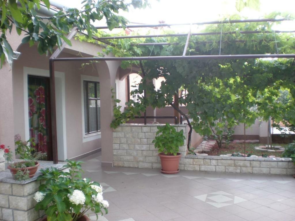 Apartmani Alma Пула Екстериор снимка