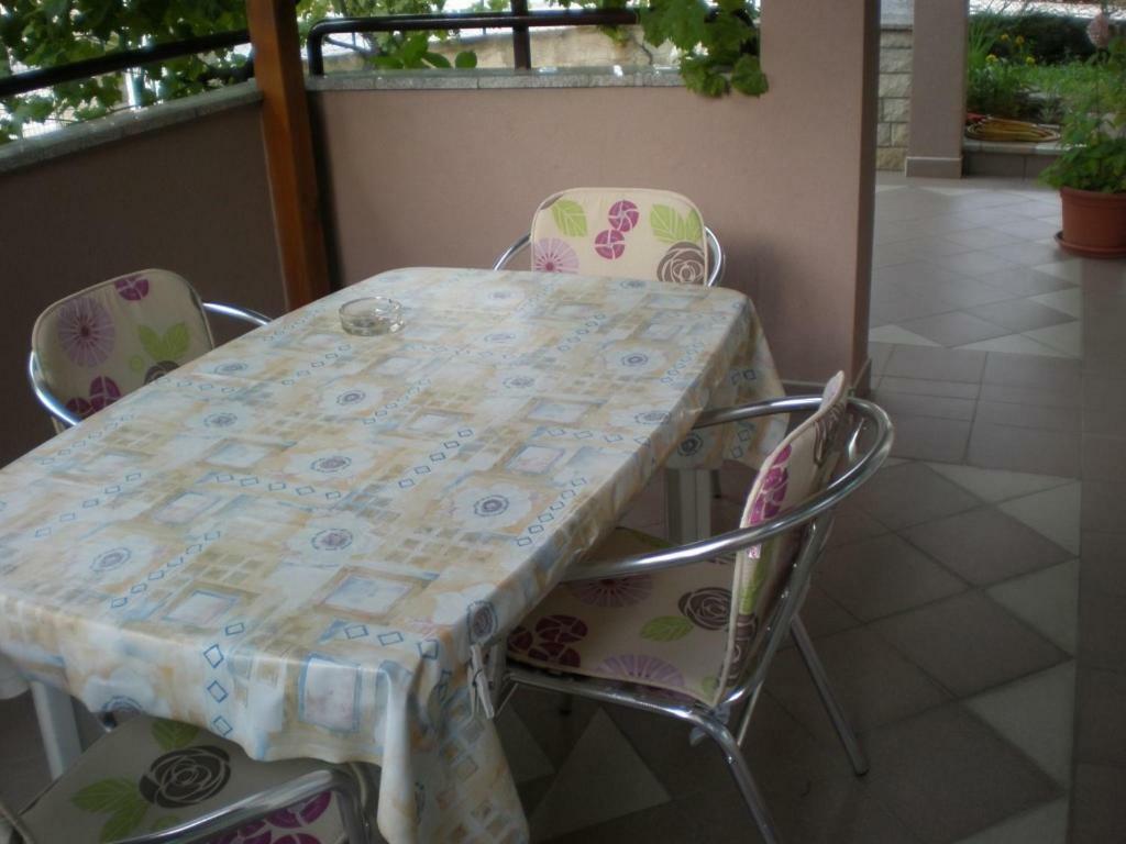 Apartmani Alma Пула Екстериор снимка