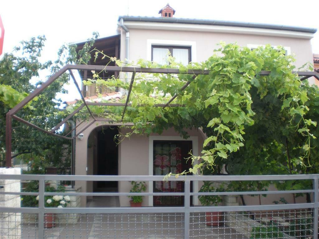 Apartmani Alma Пула Екстериор снимка
